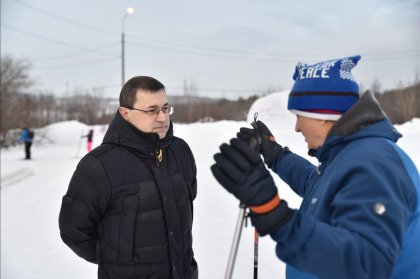 Достраивают лестницы на сложных трассах спорткомплекса «Снежинка»