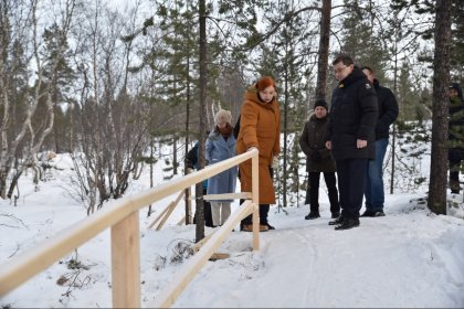 Достраивают лестницы на сложных трассах спорткомплекса «Снежинка»