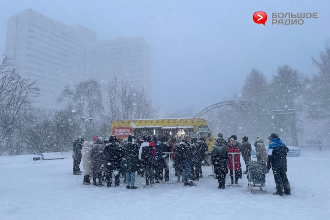 Звезды программы «Повар на колесах» сняли выпуск в центре Мурманска Звезды программы «Повар на колесах» сняли выпуск в центре Мурманска