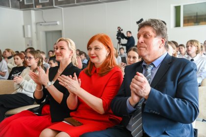 Ирина Андреева: «На базе школ работают 36 клубов, в которых различными видами спорта занимаются более 14 тысяч ребят». Ирина Андреева: «На базе школ работают 36 клубов, в которых различными видами спорта занимаются более 14 тысяч ребят».