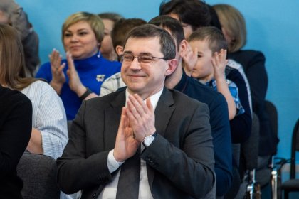Игорь Морарь: «Отдельно хочется отметить участников номинации «Семейный спортивный портрет» - вы заражаете всех вокруг активностью и жизнелюбием, и в Мурманске становится всё больше приверженцев здорового образа жизни». Игорь Морарь: «Отдельно хочется отметить участников номинации «Семейный спортивный портрет» - вы заражаете всех вокруг активностью и жизнелюбием, и в Мурманске становится всё больше приверженцев здорового образа жизни».