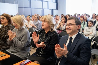 Игорь Морарь: «Мурманск по праву носит звание библиотечной столицы России. Наши интеллект-центры становятся еще более современными. Вместе с обликом библиотек меняется и отношение к самой профессии библиотекаря». Игорь Морарь: «Мурманск по праву носит звание библиотечной столицы России. Наши интеллект-центры становятся еще более современными. Вместе с обликом библиотек меняется и отношение к самой профессии библиотекаря».