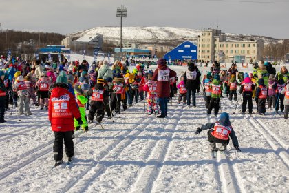 500 малышей приняли участие в лыжном марафоне Праздника Севера 500 малышей приняли участие в лыжном марафоне Праздника Севера