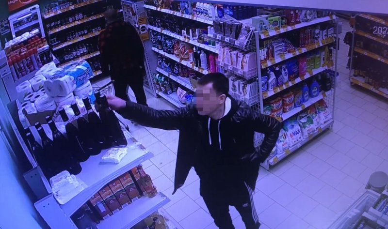 Ради кражи 2 бутылок коньяка северянин приехал на такси из другого города Ради кражи 2 бутылок коньяка северянин приехал на такси из другого города
