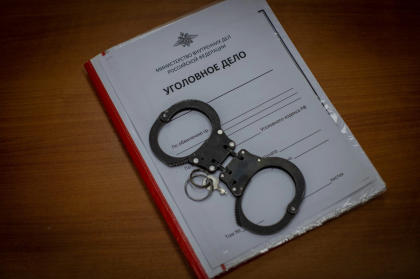 Следователи занялись погибшим на улице Мурманска мужчиной