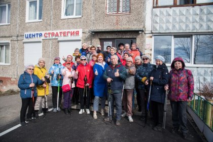 Продлены бесплатные занятия скандинавской ходьбой в Мурманске