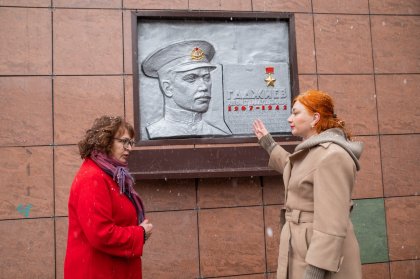 Ирина Андреева: « Специалисты проводят ремонтные работы, санитарную очистку прилегающих к мемориалам территорий». Ирина Андреева: « Специалисты проводят ремонтные работы, санитарную очистку прилегающих к мемориалам территорий».