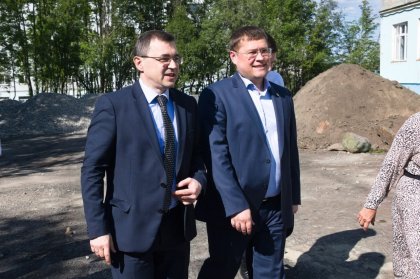 Новые детская и спортплощадки появятся возле школы № 26 в Мурманске Новые детская и спортплощадки появятся возле школы № 26 в Мурманске