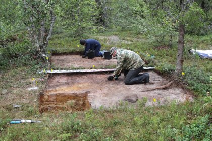 Фрагменты керамики различных эпох обнаружили исследователи возле Ловозера Фрагменты керамики различных эпох обнаружили исследователи возле Ловозера
