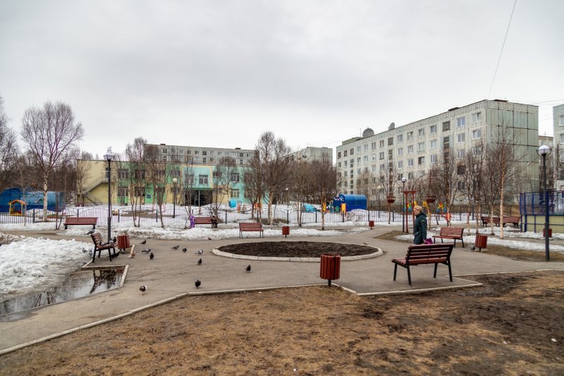 Мурманчанин умер в подъезде по пути домой Мурманчанин умер в подъезде по пути домой