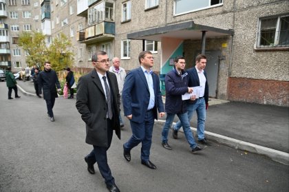 Завершается ремонт одного из самых больших дворов Мурманска Завершается ремонт одного из самых больших дворов Мурманска