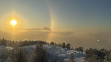 Ледяное гало украсило небо над Мурманском Ледяное гало украсило небо над Мурманском
