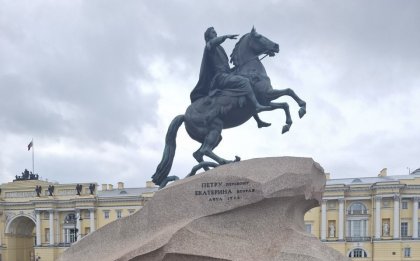 Осквернил «Медного всадника» подросток из Мурманска Осквернил «Медного всадника» подросток из Мурманска