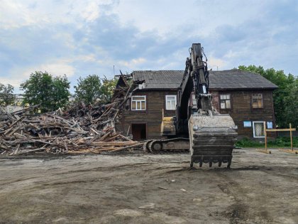 Разрушена эпохальная «деревяшка» на Профсоюзов