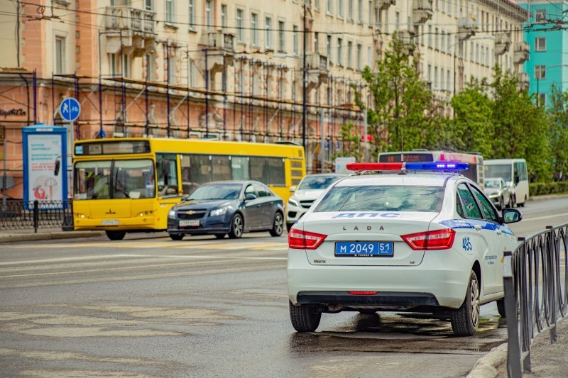 Пьяную автоледи за рулем «Лексуса» ночью поймали сотрудники ГАИ в Мурманске