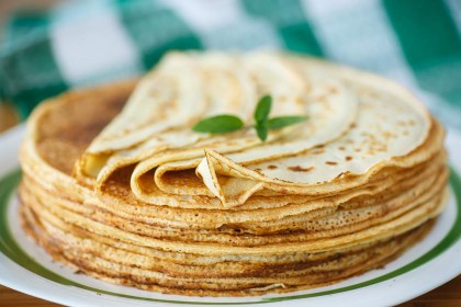 Ажурные и нежные: улучшаем вкус блинов, добавив новый ингредиент — сметану Ажурные и нежные: улучшаем вкус блинов, добавив новый ингредиент — сметану
