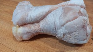 Выбросьте сразу: какие части курицы небезопасно есть — в них скапливаются химикаты