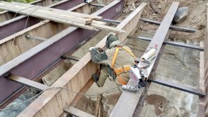 «Опора восстановлена»: на мосту через Толванд под Кандалакшей планируют открыть одну полосу