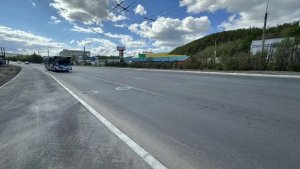 От дома № 58 до улицы Морской: в Мурманске на участке Кольского проспекта обновили тротуар и проезжую часть