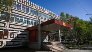 Футбольное поле и трибуна на 25 мест: у гимназии № 6 в Мурманске появится большая спортплощадка