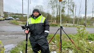 Сменил море на сушу: история потомственного геодезиста, который стал «глазами» дорожного ремонта в Мурманске