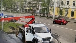 «Нарушителей будем наказывать»: в мэрии призвали мурманчан сообщать о парковке на газонах