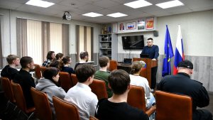 Мурманские поисковики рассказали молодёжи об истории движения и устроили тренировку
