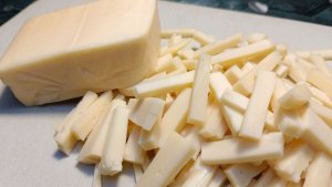 Сырные пирожки с яблоками: жена испекла, чуть языки не проглотили — нежное тесто и особенный вкус