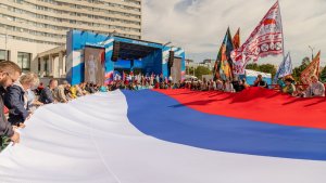 Караоке и уличный театр: Мурманская область отмечает День России — программа