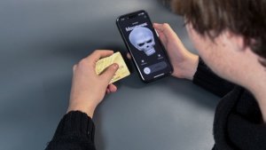 Подделывают лица и голоса: мурманчан предупредили о популярных схемах мошенничества и рассказали, как избежать обмана
