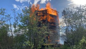 В Междуречье огонь уничтожил водонапорную башню