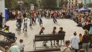 Танцы под открытым небом: в Мурманской области стартует акция «На Севере — лето»