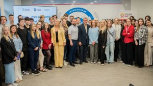 Два поколения руководителей: в Мурманске прошла уникальная встреча молодежи с мэрами разных эпох