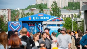 В День России в Мурманске примерили доспехи витязей и вручили награды горожанам