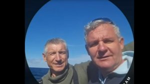 «И как давай нырять!»: в День кита команда спасателей выручила из беды горбача Петра в Териберке