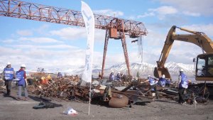 Экологический десант в Арктике: на Шпицбергене подготовили к вывозу 30 тонн металлолома