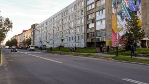 В Мурманске около кинотеатра на Нахимова обокрали еще одну школьницу