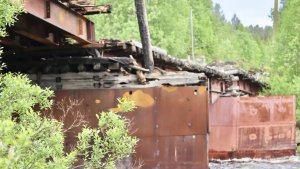 Стартует демонтаж конструкций: сгоревший пешеходный мост в Алакуртти решили вернуть к жизни