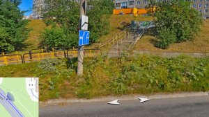 «Упасть можно!»: починить разрушенные ступени у лестницы на Маклакова в Мурманске обещают летом