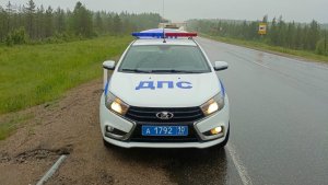 Апатитский водитель застрял в ливень на трассе под Лоухами — спасли инспекторы ДПС
