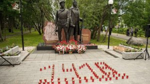 1418 зажжённых свечей: мурманчане почтили память героев Великой Отечественной войны