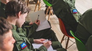 С акцентом на арктическую подготовку: участниками пяти смен центра «Воин» в Заполярье станут порядка 800 школьников