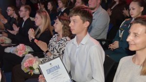 За успехи в науке, спорте и культуре: в Мурманске чествовали лауреатов молодежной премии главы города