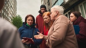 Размытие дороги и проблемы с УК: в Мурманске продолжаются встречи депутатов и мэрии с жителями