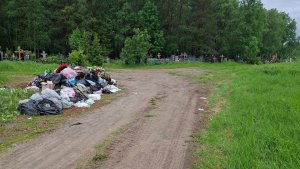 «Символ памяти или свалка?»: жители Туломы возмущены запустением на местном кладбище