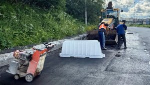 В Мурманске водители вынуждены лавировать между фрезерованными ямами на Космодемьянской и Ломоносова