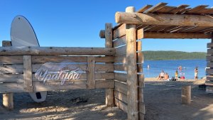 Закрыт для купания: пляж на Ура-Губе пока остается без официального статуса