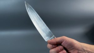 Кровавый любовный треугольник: мурманчанин решил устранить соперника ударом ножом