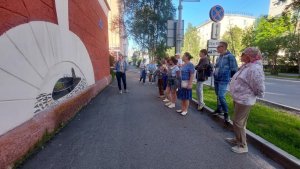 «Под парусом улиц»: мурманчанам откроют неочевидные смыслы городских панно и муралов