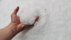 На Титовском перевале сняли «зародыш» смерча, а Кировск засыпало сугробами из града